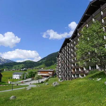 C 032 By Interhome *