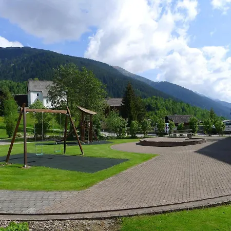 C 032 By Interhome *